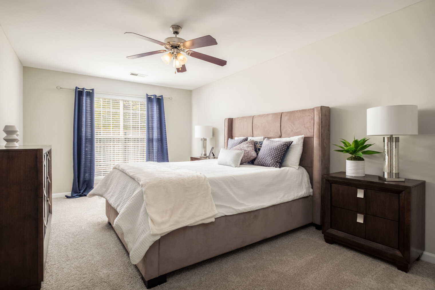 bedroom at ariel luxury apartments charlotte nc