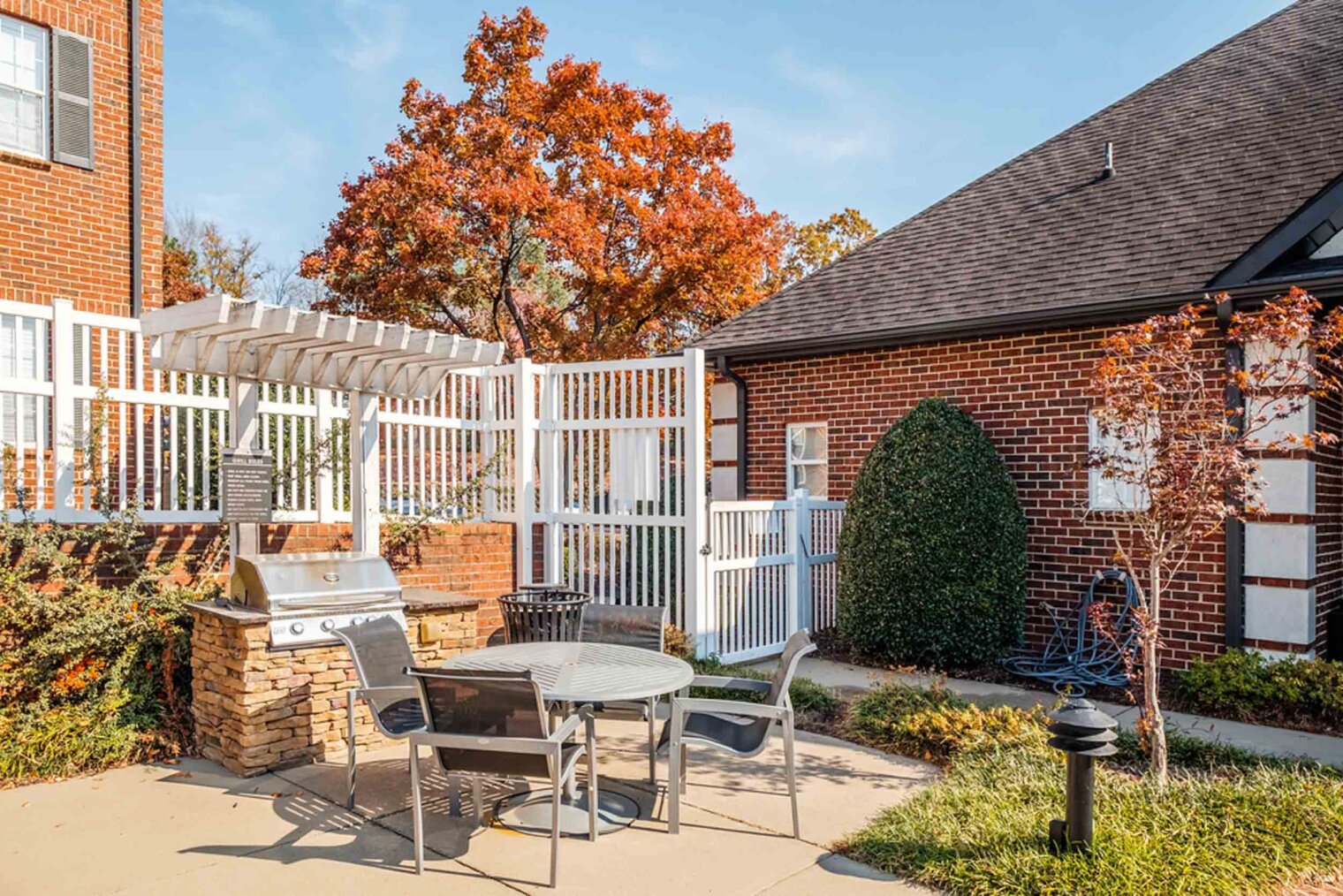 community grill at the ariel apartments in charlotte